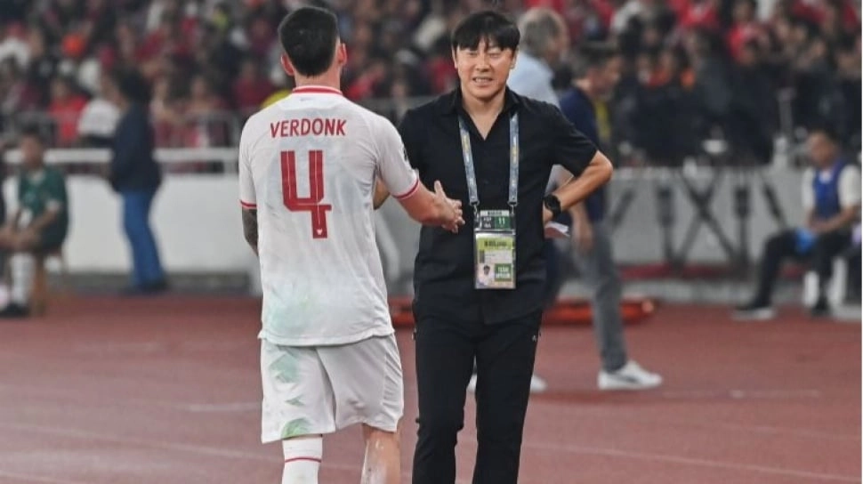 Eks Pelatih Calvin Verdonk dan Eliano Reijnders Dirumorkan Bakal Latih Maarten Paes di Ajax