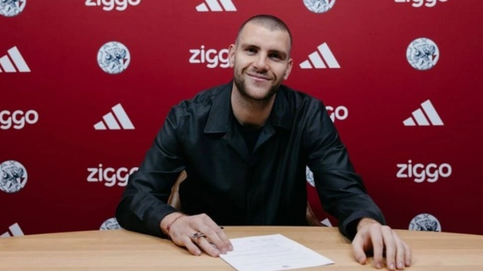 Kedatangan Maarten Paes Bikin Suporter Ajax Kecewa Berat, Lho Ada Apa?'