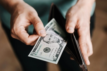 Rupiah Pagi Melemah ke Kisaran Rp 16.800 Per Dollar AS, IHSG Lanjut Menguat