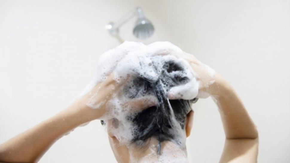 5 Rekomendasi Shampoo Non SLS untuk Rambut Rontok, Bisa Juga Atasi Ketombe