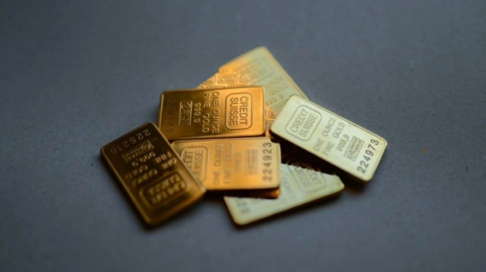 Harga Emas Melemah Setelah Sempat Kembali ke Level 5.000 Dolar AS