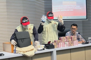 KPK Pamerkan Tumpukan Uang hingga Logam Mulia Senilai Rp 40,5 Miliar dari OTT Pejabat Bea Cukai