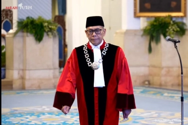 Adies Kadir Resmi Jadi Hakim Konstitusi Usai Kontroversi