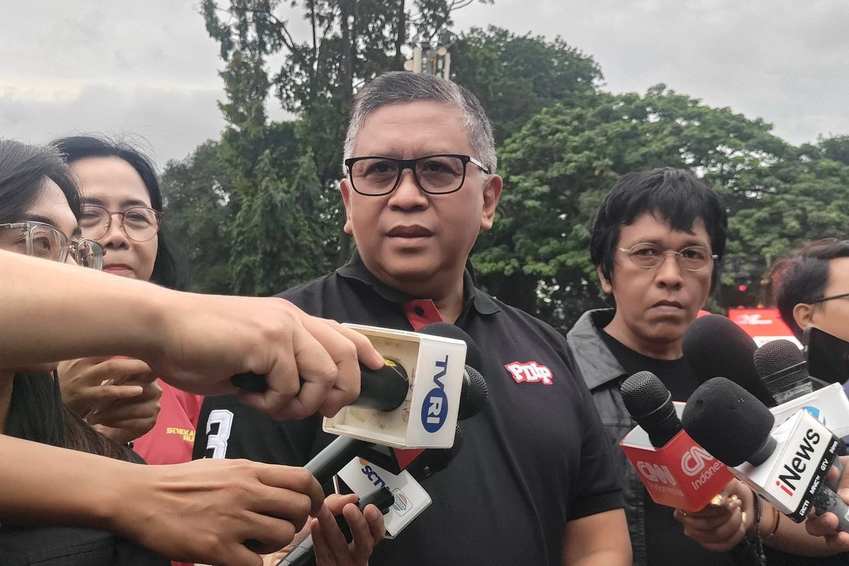 Hasto: Megawati Kirim Bunga Papan ke Gerindra di HUT ke-18