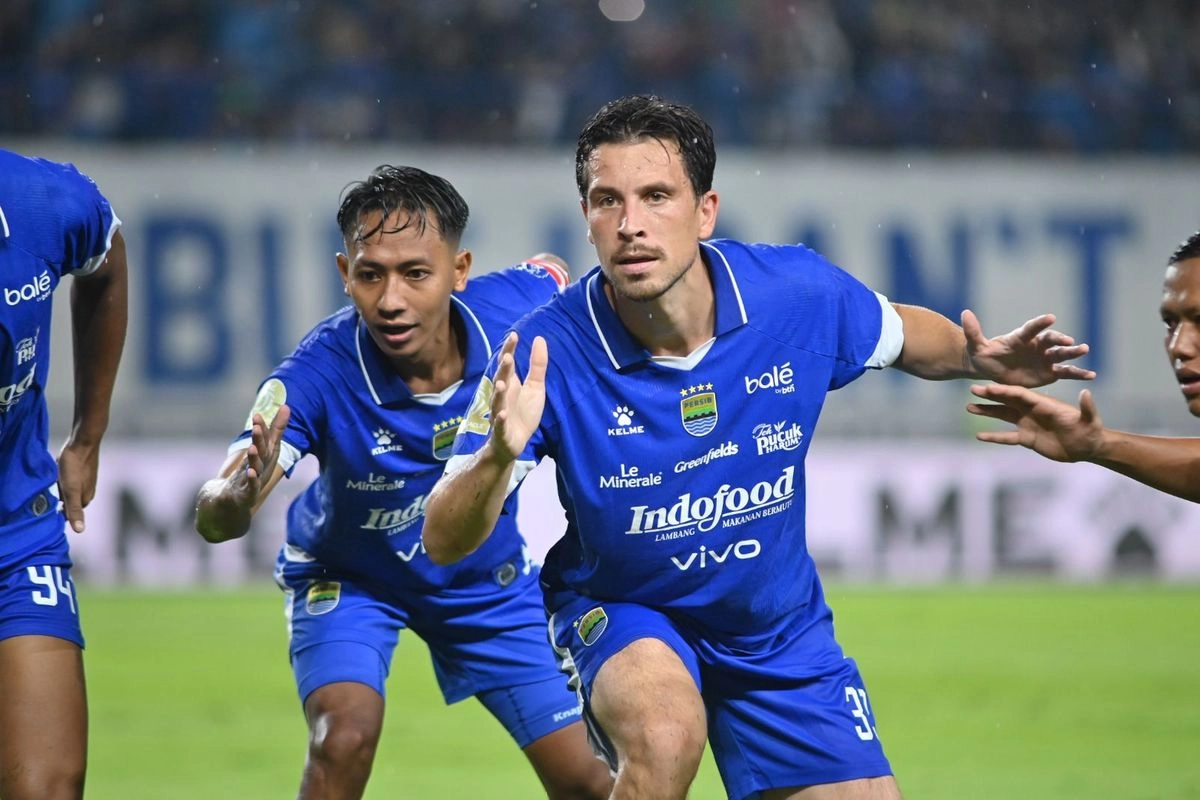 HT Skor Persib Vs Malut United 1-0, Penalti Thom Haye Buat Maung Unggul
