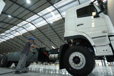 Serah Terima Kendaraan Listrik VKTR, Dorong Ekosistem WTE Jakarta