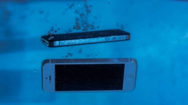 Apakah HP Kemasukan Air Bisa Diperbaiki? Ini 5 Rekomendasi Ponsel Tangguh Tahan Air