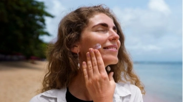 Setelah Pakai Sunscreen Boleh Pakai Bedak? Ini 5 Rekomendasi Tabir Surya yang Mudah Di-blend