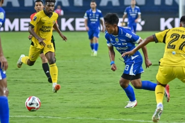 Konfirmasi Bojan Hodak Terkait Kepergian Febri Hariyadi ke Persis Solo