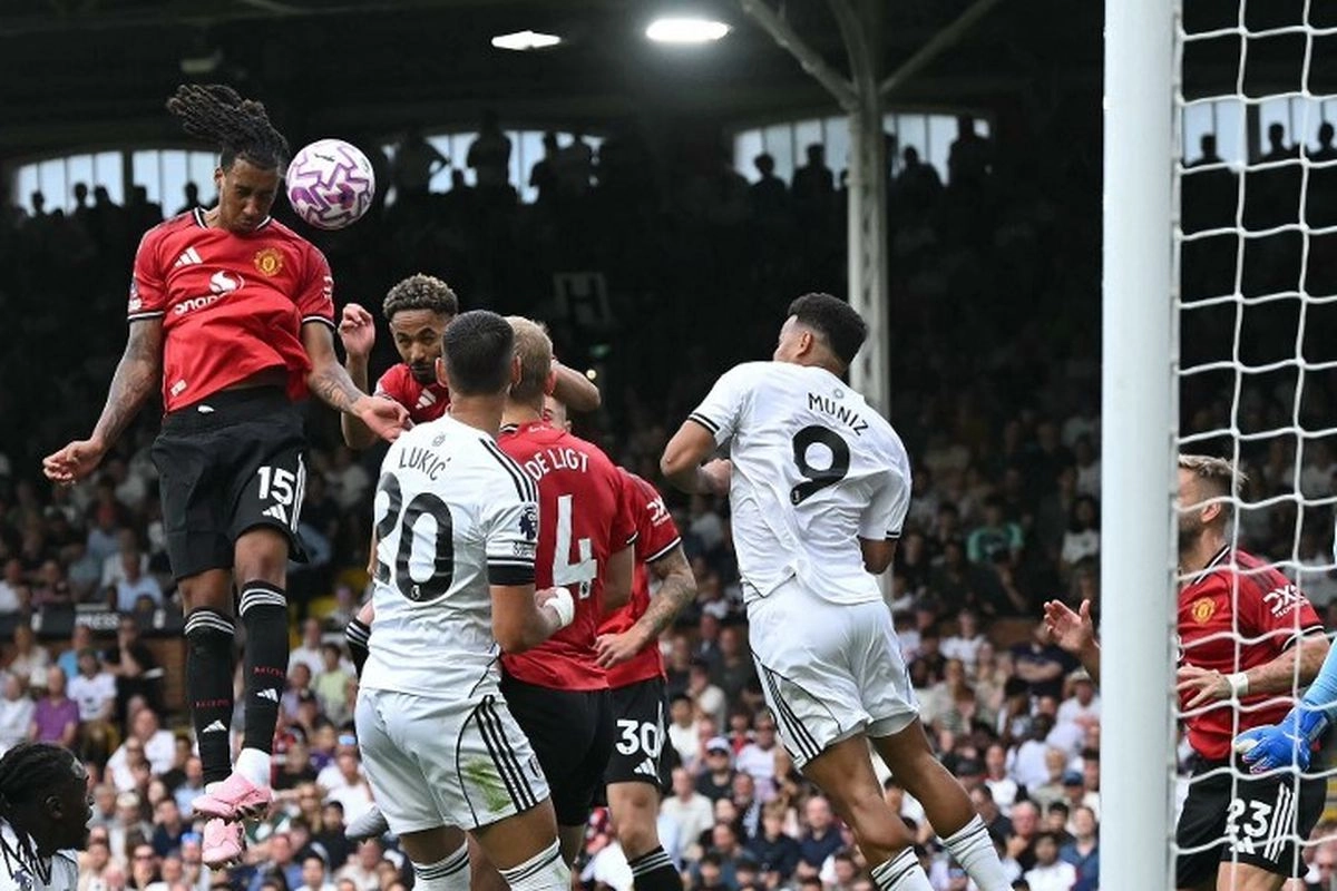 Real Madrid Berniat Ambil Leny Yoro dari Manchester United