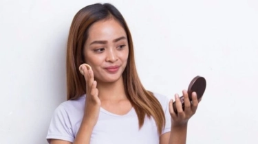 Bedak Apa yang Bikin Muka Glowing? Ini 7 Rekomendasi Andalannya