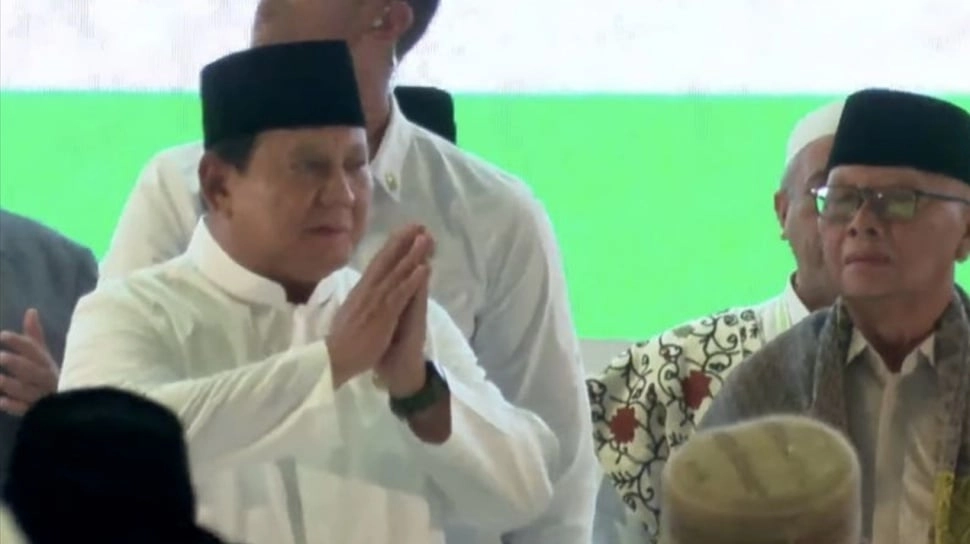 Pakai Baju Koko Putih, Prabowo Hadiri Acara Munajat Bangsa-Pengukuhan Pengurus MUI di Istiqlal