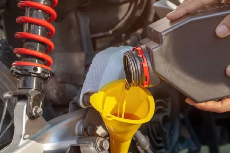 Oli Motor Tiba-tiba Bocor? Ini 5 Dampak dan Penyebab yang Sering Diremehkan