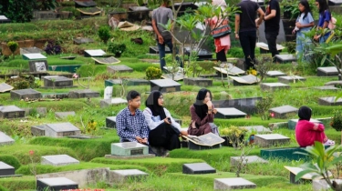 Bolehkah Wanita Haid Ziarah Kubur Sebelum Ramadhan? Perhatikan Adab Ini!