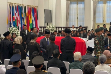 Menlu di Pemberangkatan Jenazah Dubes Agus Widjojo: Selamat Jalan, Jenderal