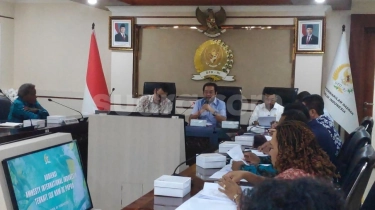 Terima Laporan Tragedi Gearek, Yorrys Raweyai Singgung Era Jokowi: Ini Tukang Bohong Atau Apa