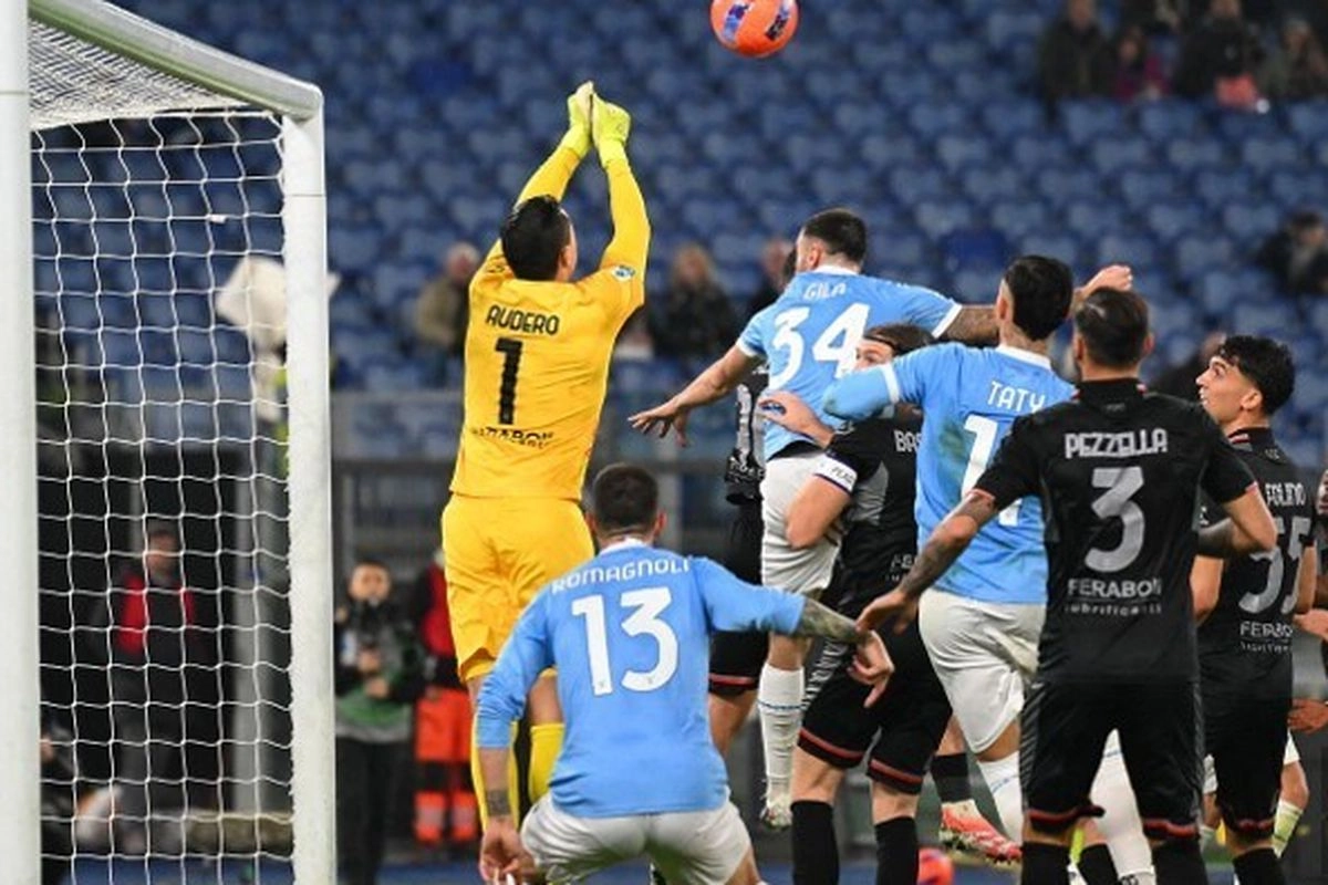 Hasil dan Klasemen Liga Italia: Tim Audero Tumbang, Roma Pepet Juventus