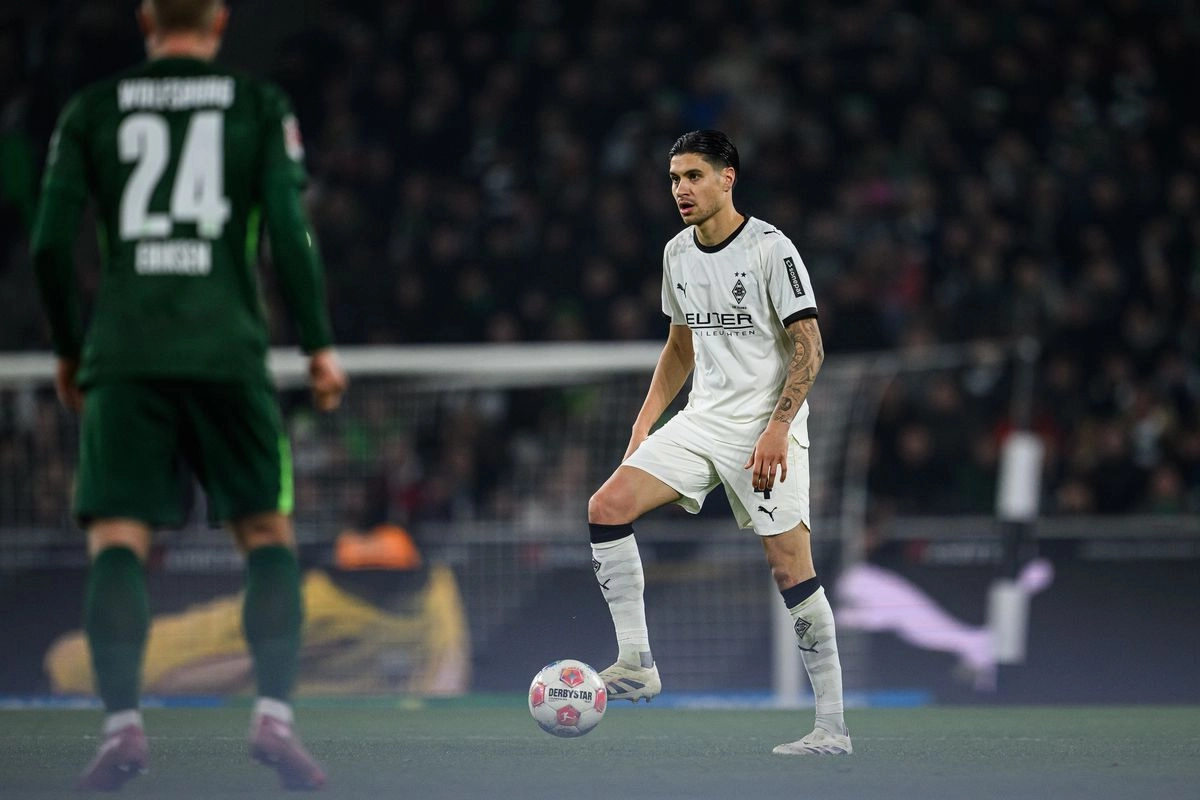 Kevin Diks Dicoret Gladbach Jelang Hadapi Eintracht Frankfurt Pekan Ini