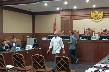 Ary Gadun FM Menangis Bela Rekannya di Kasus Suap Hakim
