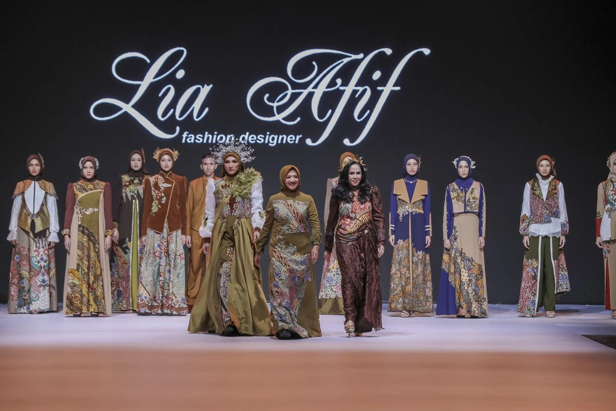 Keagungan Batik Tanahan dalam Koleksi Baju Muslim Karya Lia Afif