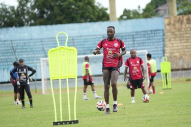Viktor Mansaray Tak Tertekan Gantikan Matheus Silva di Persipura