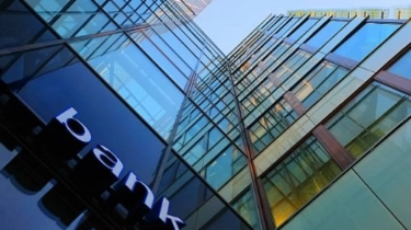 Duit Nganggur Rp2.400 Triliun di Bank, OJK: Bisnis Masih Lesu, Butuh Indonesia Incorporated