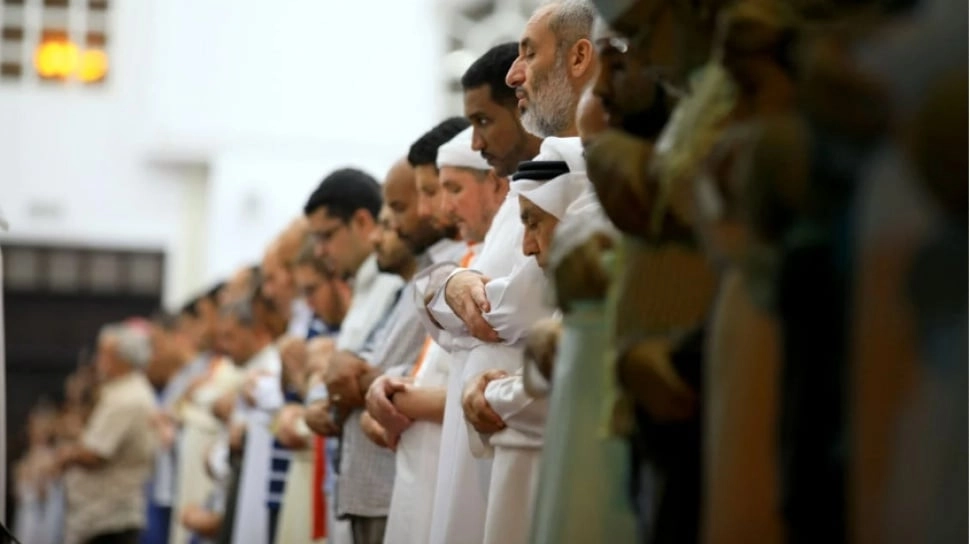 Salat Tarawih Berapa Rakaat? Ini Penjelasan Detail Menurut Berbagai Mazhab