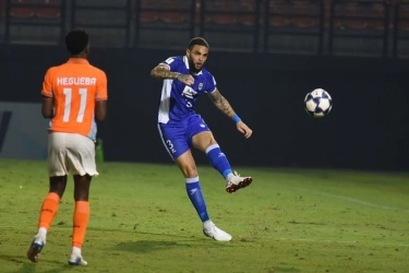 Penilaian Bojan Hodak Soal Debut Layvin Kurzawa di Persib