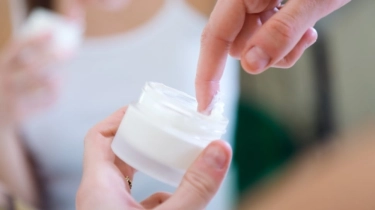 Apakah Retinol Bisa Dilayer dengan Niacinamide? Ini 5 Moisturizer Niacinamide Terbaik dan Aman