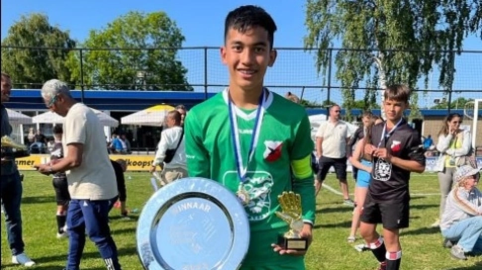 Cerita Kiper Keturunan Indonesia di Belanda, Ibadah dan Karier Berjalan Beriringan