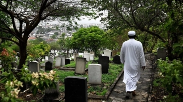 Kapan Waktu Ziarah Kubur Sebelum Ramadan? Ini Bacaan Doa dan Tata Caranya