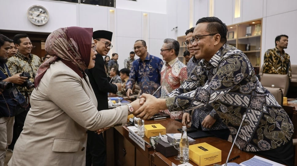 Tangani Bencana Sumatra, DPR ke Bos Pertamina: Di-WA Tengah Malam Langsung Balas!