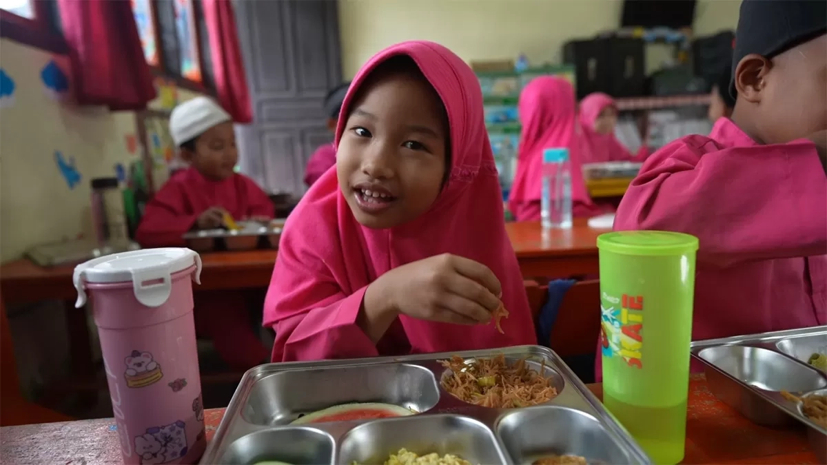 Anak-anak di Pulau Terluar Natuna Dapat Program MBG, Siswa: Enak Sekali