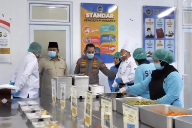 Prabowo Resmikan SPPG Polri dan Gudang Ketahanan Pangan di Palmerah Jakarta Barat