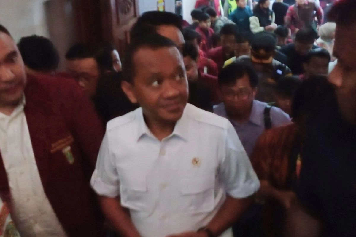 Bahlil Wajibkan BBM Campur Etanol 20 Persen pada 2028 untuk Tekan Impor Bensin