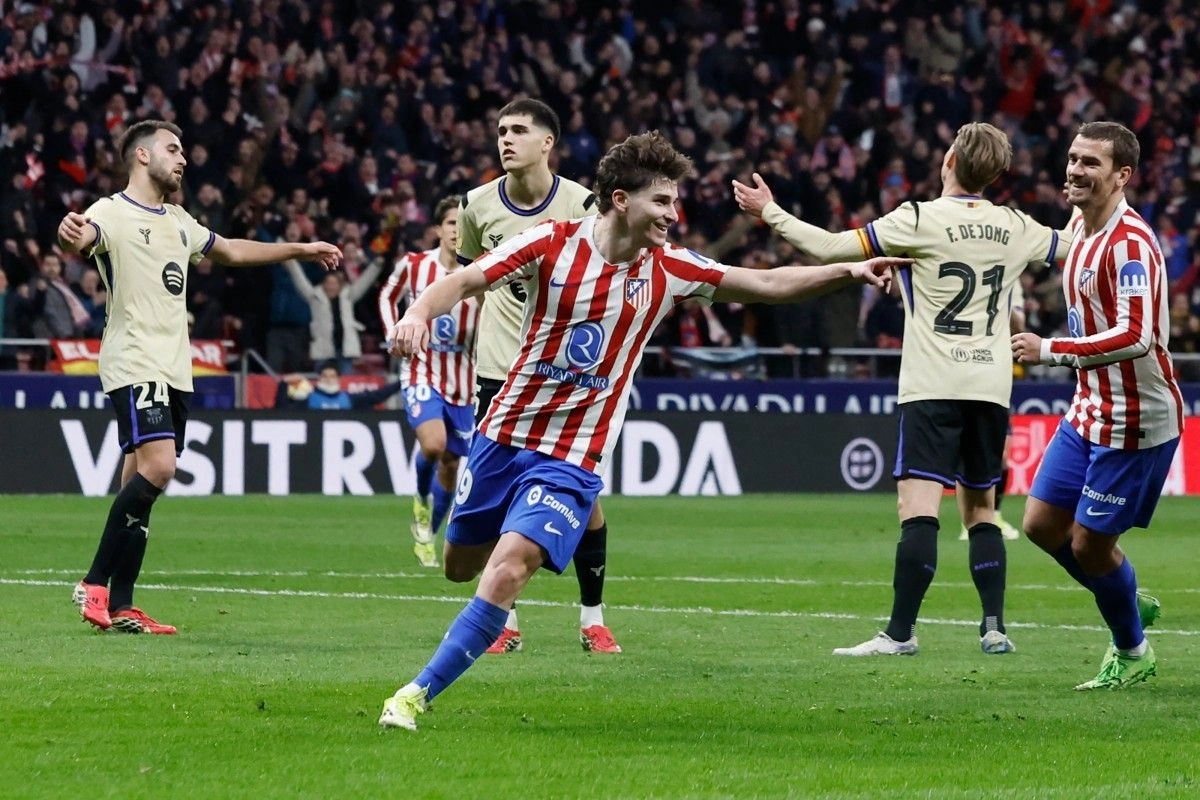 Presiden Atletico Beri Peringatan Usai Ronald Araujo Ajak Julian Alvarez ke Barcelona