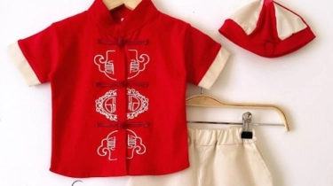 5 Rekomendasi Baju Cheongsam Anak Laki yang Keren dan Menggemaskan
