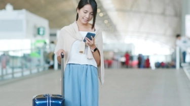 Mau ke Luar Negeri? Ini Tips Biar Nggak Panik Cari SIM Card di Bandara