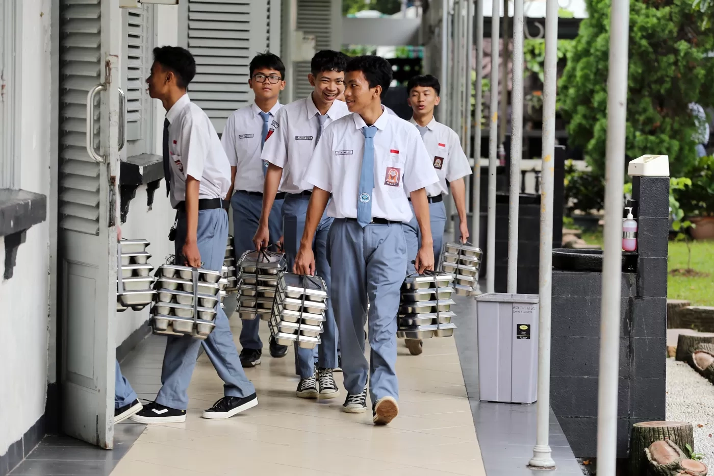 Menko Pangan Zulhas Pastikan MBG Tetap Berjalan selama Bulan Ramadhan