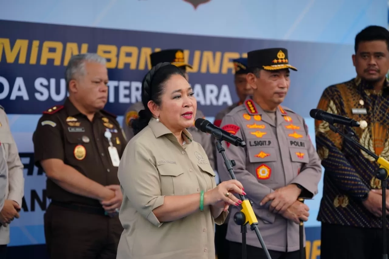 Titiek Soeharto Apresiasi Polri Lepas 22 Kontainer Bantuan untuk Korban Bencana Sumatra