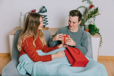 Cara Orang Mengekspresikan Cinta Berbeda-beda, Apa Love Language Anda?