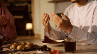 Kisah Ramadan Pertama Para Mualaf: Antara Adaptasi, Haru, dan War Takjil