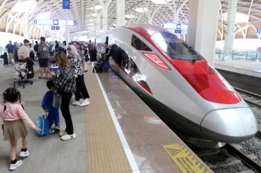 Long Weekend Imlek, Penumpang Kereta Cepat Whoosh Tembus 25 Ribu Dalam Sehari