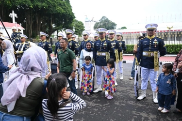 Atraksi Rutin Serah Terima Pengawalan Istana Digelar atas Perintah Prabowo