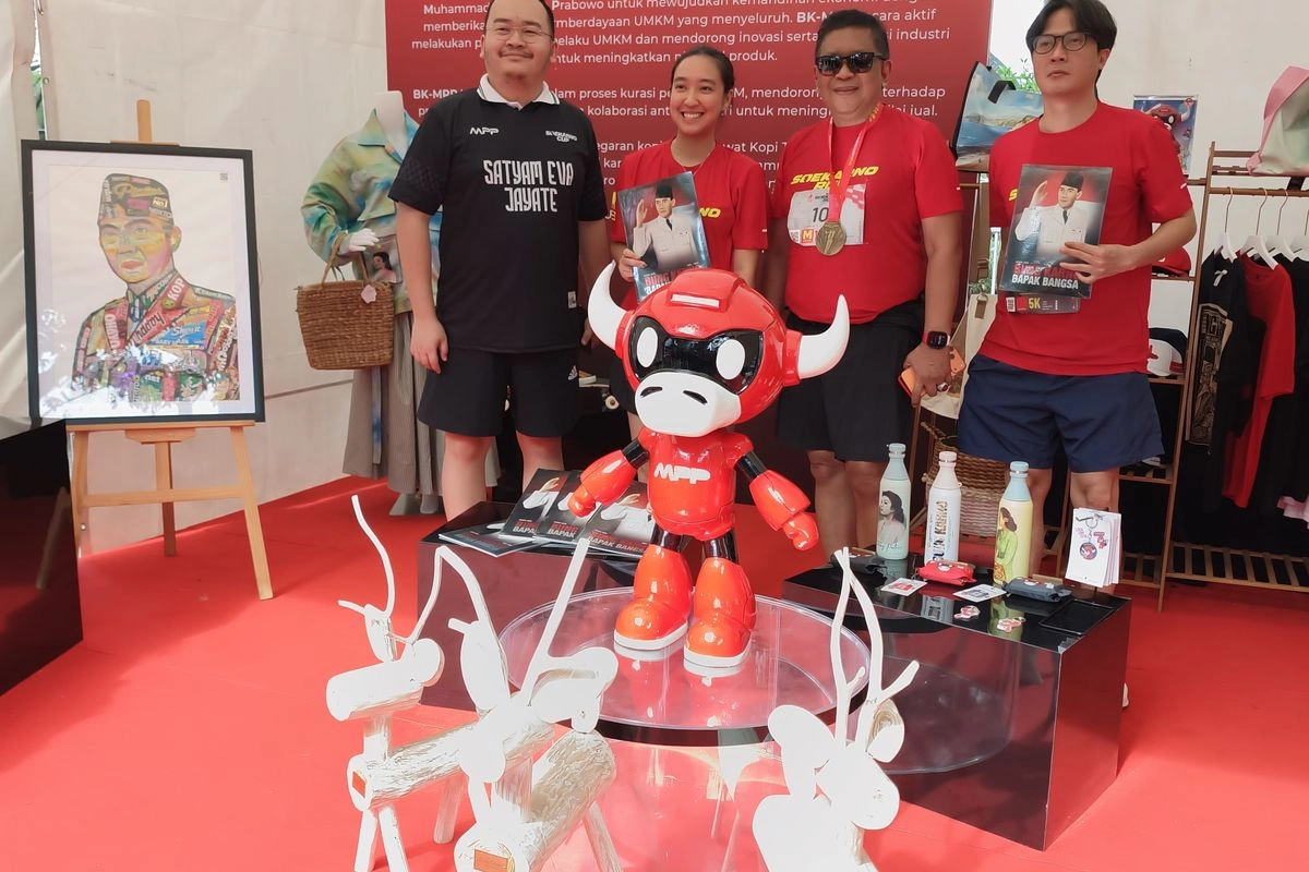 Hasto dan Cucu Megawati Nikmati Soto Mie Usai Ikut Soekarno Run 2026