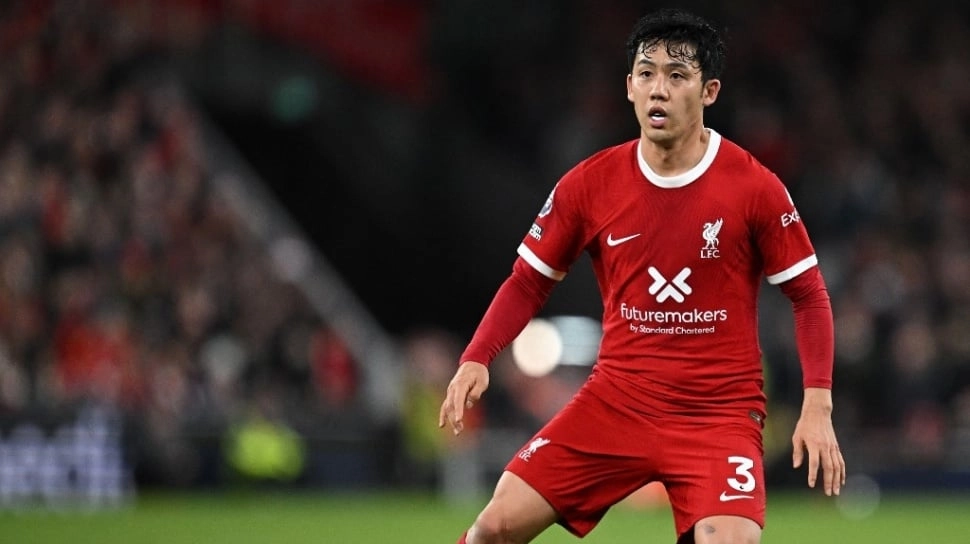 Kabar Buruk dari Arne Slot, Wataru Endo Bakal Menepi Berbulan-bulan Akibat Cedera Serius