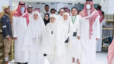 Tunaikan Umrah, Momen Megawati Didampingi Prananda dan Puan Ambil Miqat Masjid Tan'im