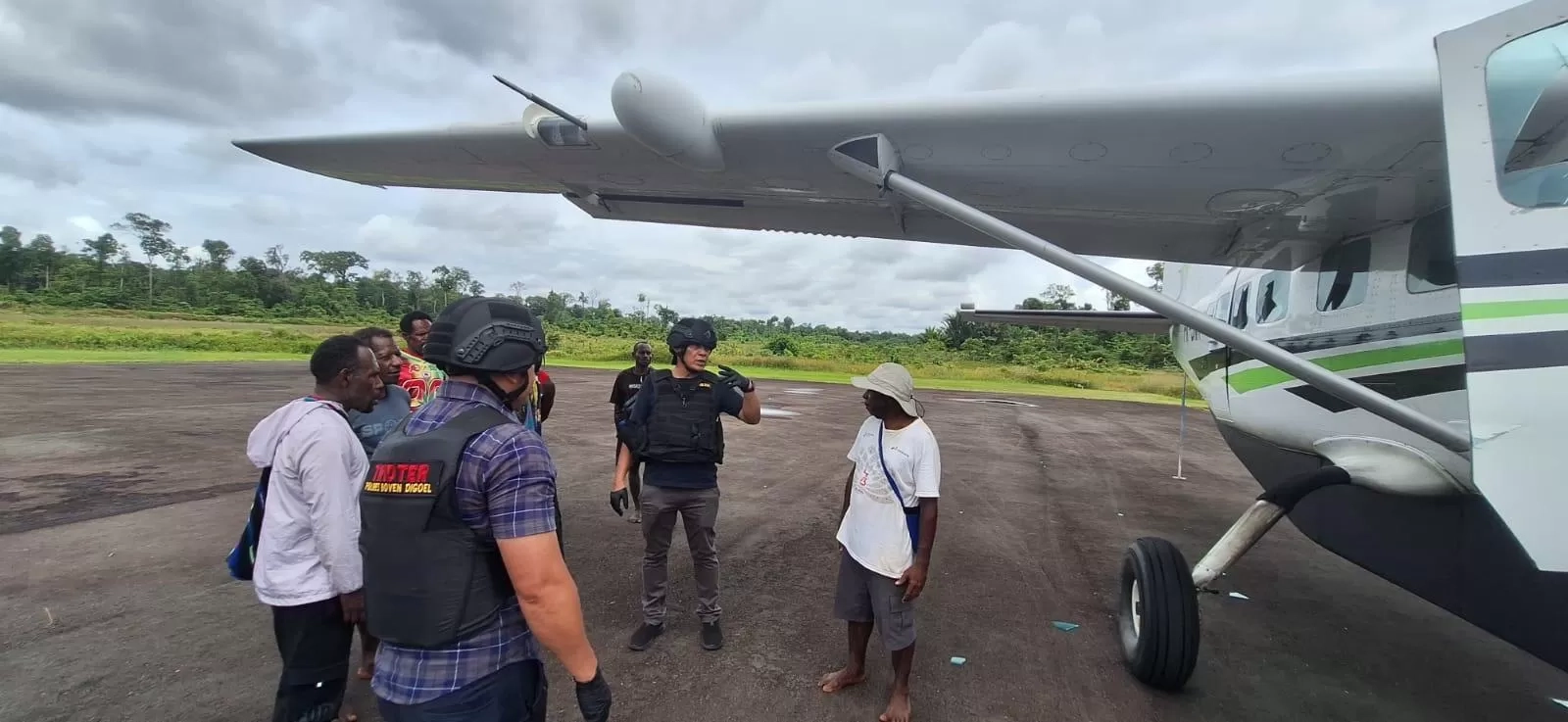 Satgas Operasi Damai Cartenz Tangkap Empat Pelaku Penembakan Pesawat Smart Air di Korowai
