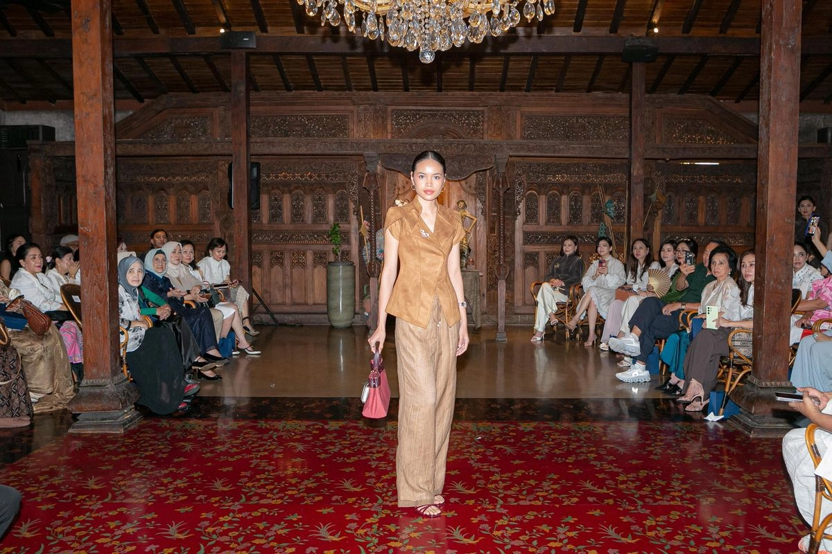 Anggrek, Koleksi Raya SISSAE x Eva Margawaty yang Terinspirasi Keanggunan dan Ketangguhan