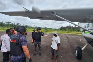 Polisi Tangkap 4 Terduga Pelaku Penembakan Pesawat Smart Air di Papua